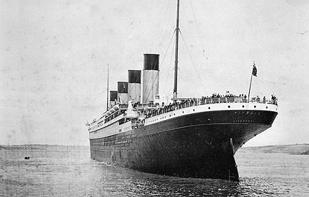 titanic_02_stops_in_queenstown.jpg (36846 bytes)